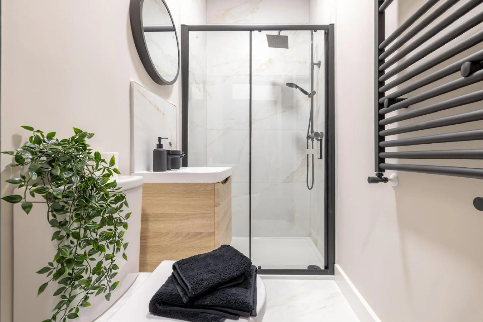 Queens Spacious 3 Bdr & 2 Bdr By Citygo Apartments Belfast